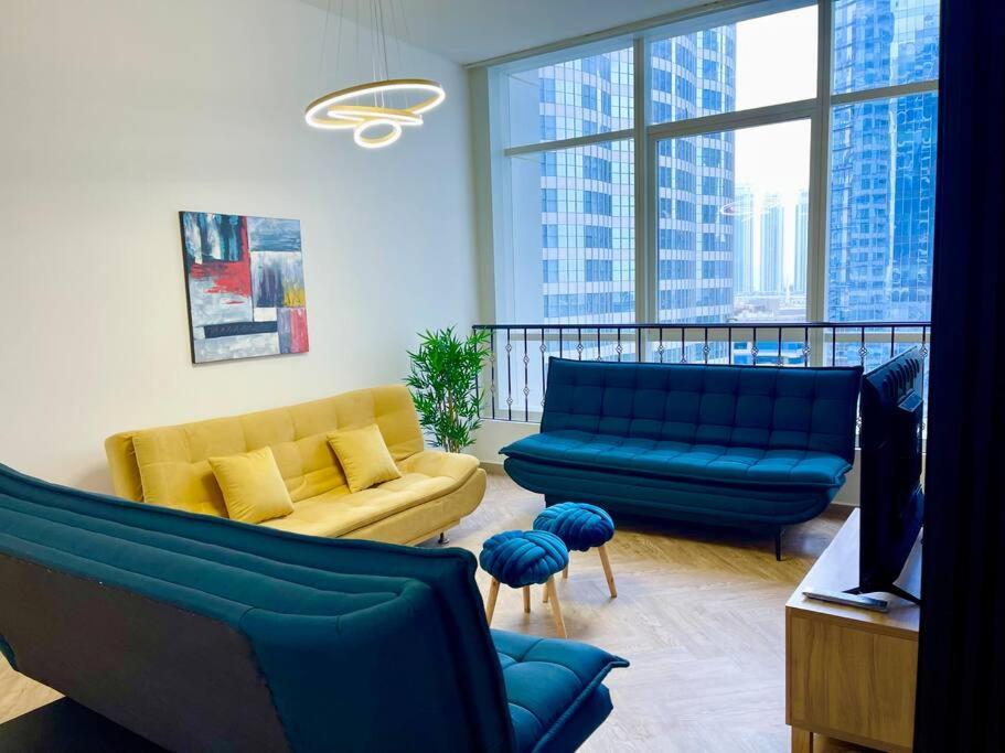 Lovely Private Contemporary Residential - 201 Apartment